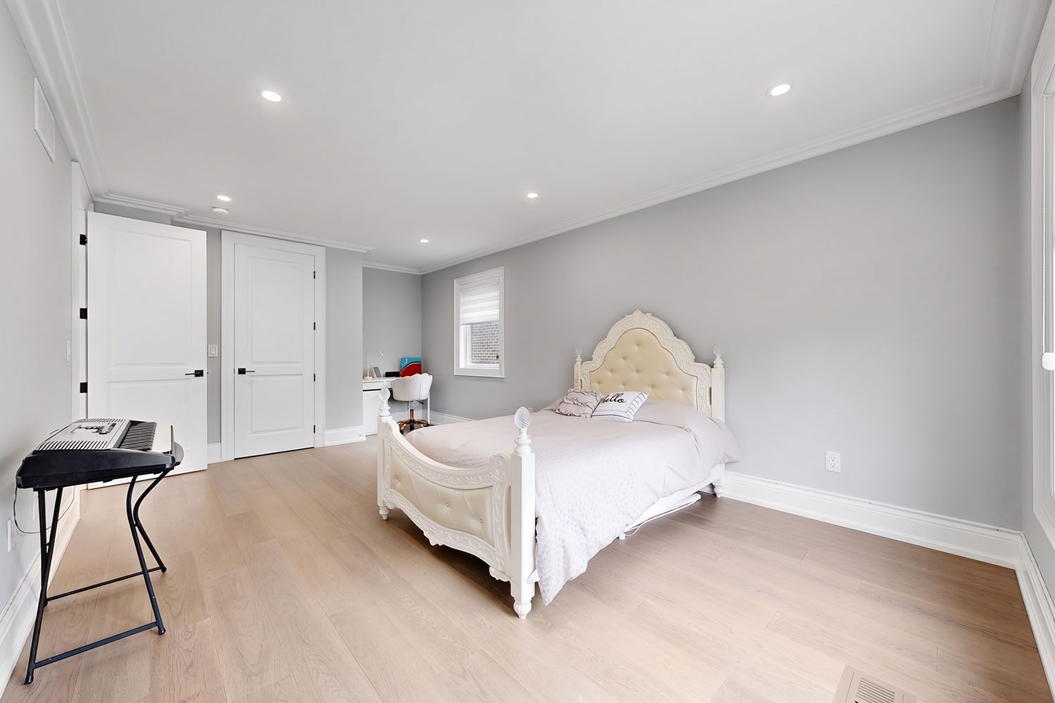1560 W Slaughter Ln — photo 2