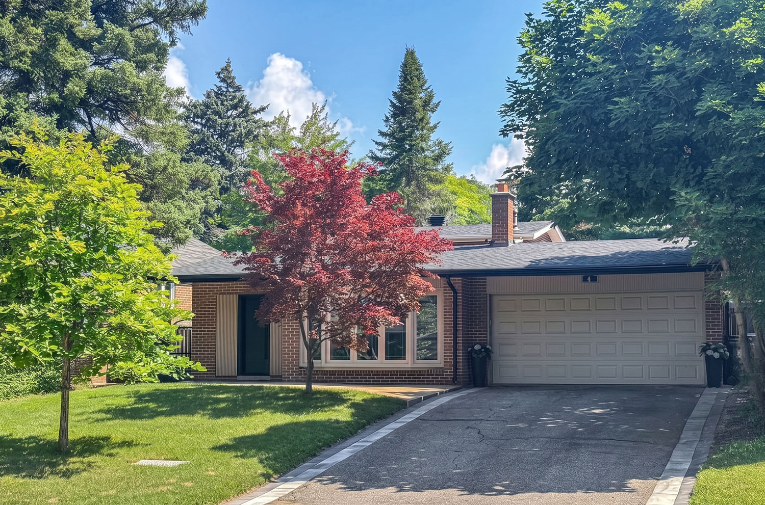 2105 Pinehurst Ave — photo 1